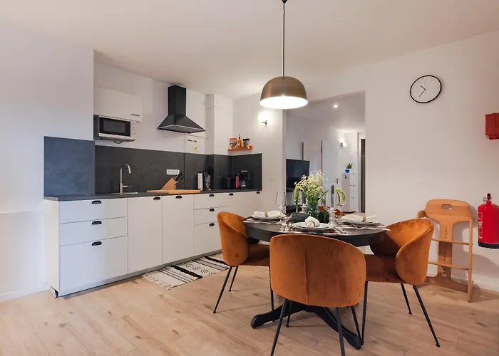 Alexa Chic Design Up To 5 Persons - Paid Parking - Superfast Wifi Lejlighed