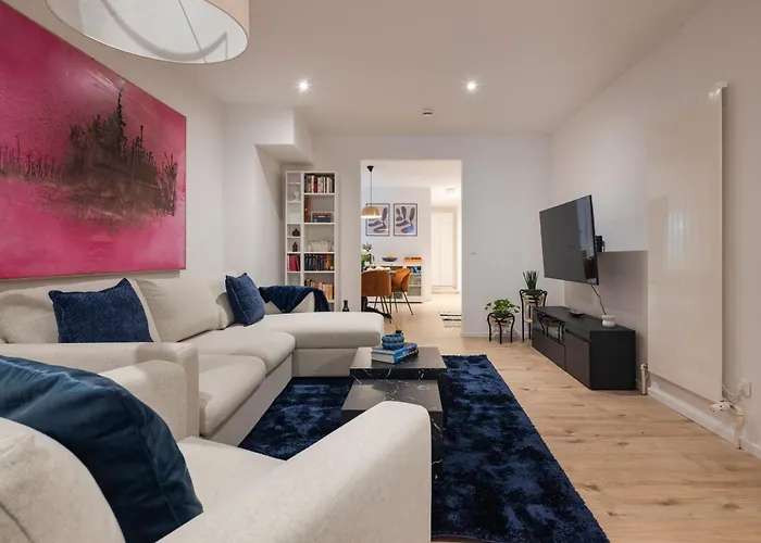 Alexa Chic Design Up To 5 Persons - Paid Parking - Superfast Wifi *