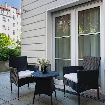 Alexa Chic Design Up To 5 Persons - Paid Parking - Superfast Wifi *