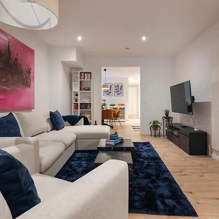 Alexa Chic Design Up To 5 Persons - Paid Parking - Superfast Wifi *