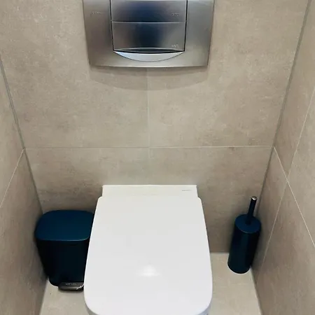Alexa Chic Design Up To 5 Persons - Paid Parking - Superfast Wifi דירה ברלין