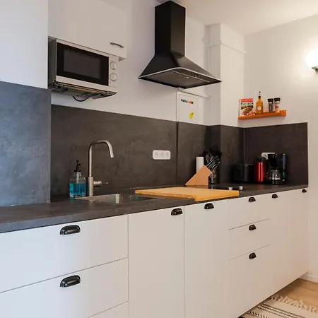 דירה Alexa Chic Design Up To 5 Persons - Paid Parking - Superfast Wifi ברלין