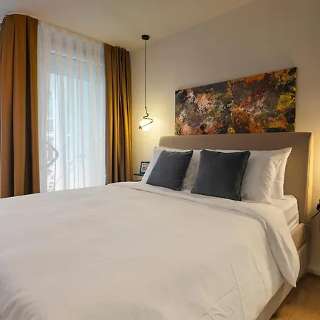 Alexa Chic Design Up To 5 Persons - Parking - Superfast Wifi Apartment